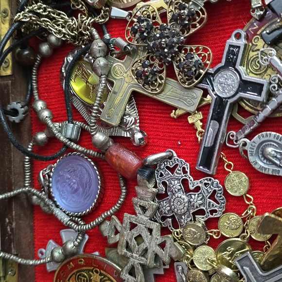 Religious Jewelry - Picture 3 of 12